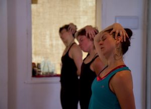 clases talleres yoga con cris encontrar la propia voz