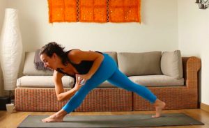 foto establece practica se flexible yoga con cris