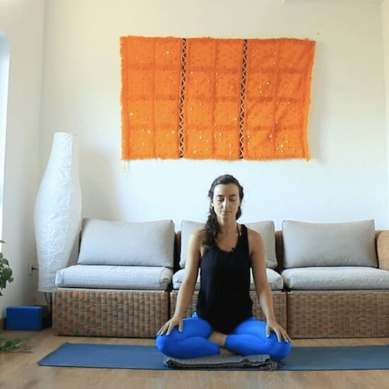 Meditación bienvenida yoga con cris