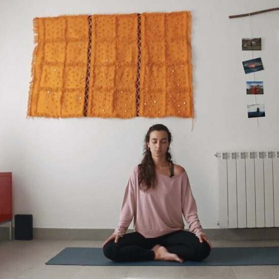 meditacion clases yoga con cris online afinar los sentidos