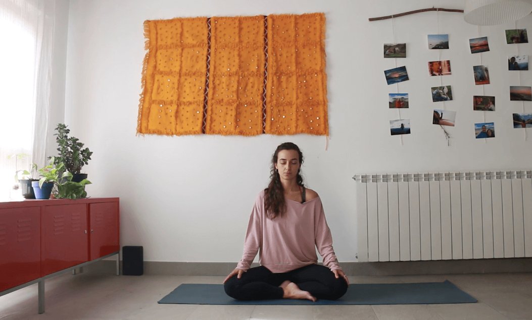 meditacion clases yoga con cris online afinar los sentidos