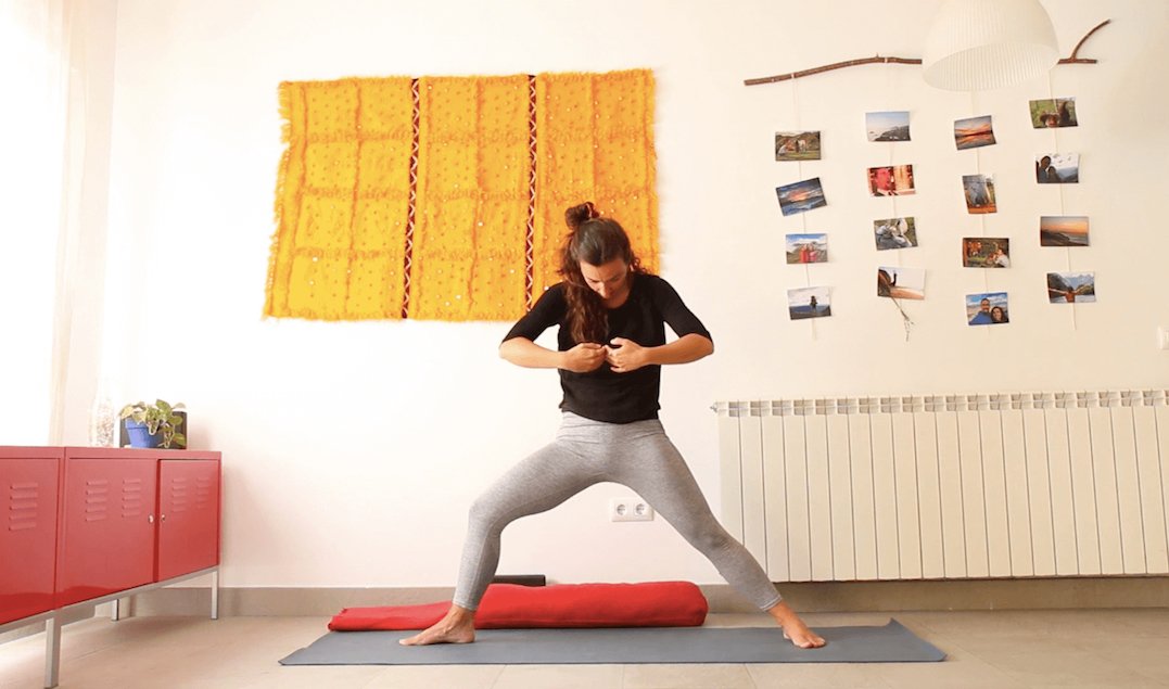 yoga con cris clase online tierra y corazón para darnos apoyo