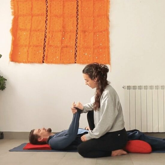 masaje cuidar y dejarse cuidar, yoga con cris online