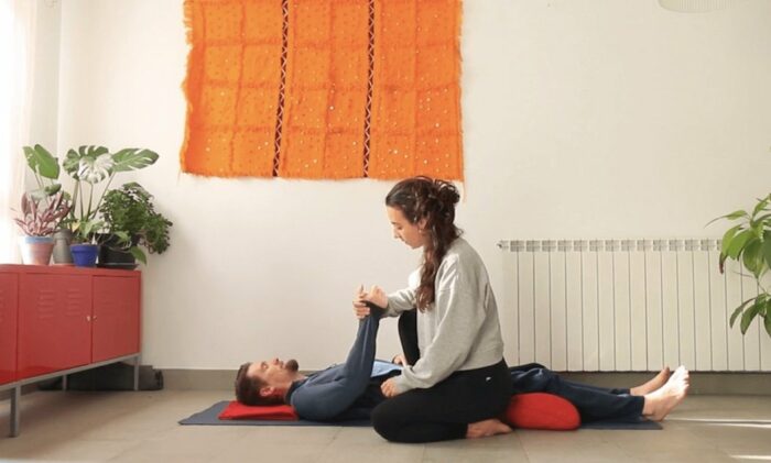 masaje cuidar y dejarse cuidar, yoga con cris online