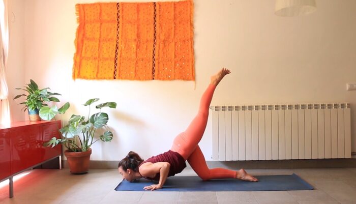 cambia la postura cambia tu estado somatic practice yoga con cris yoga online