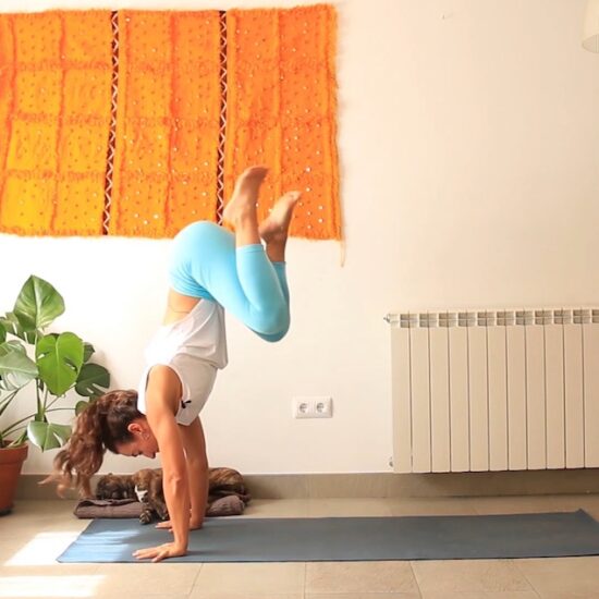 extensión contracción equilibrio cris aramburo yoga online