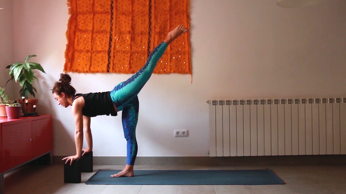 Yoga con Cris Aramburo Online Clases Vinyasa Moverse como el Agua